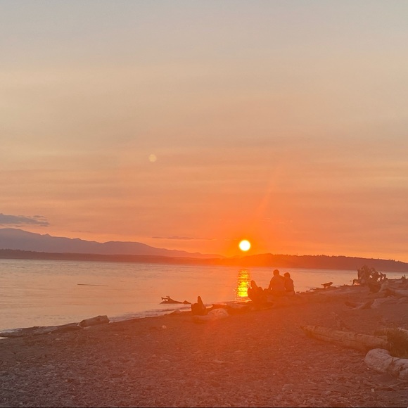 Meet your Posher, Monica - Picture 2 of 3